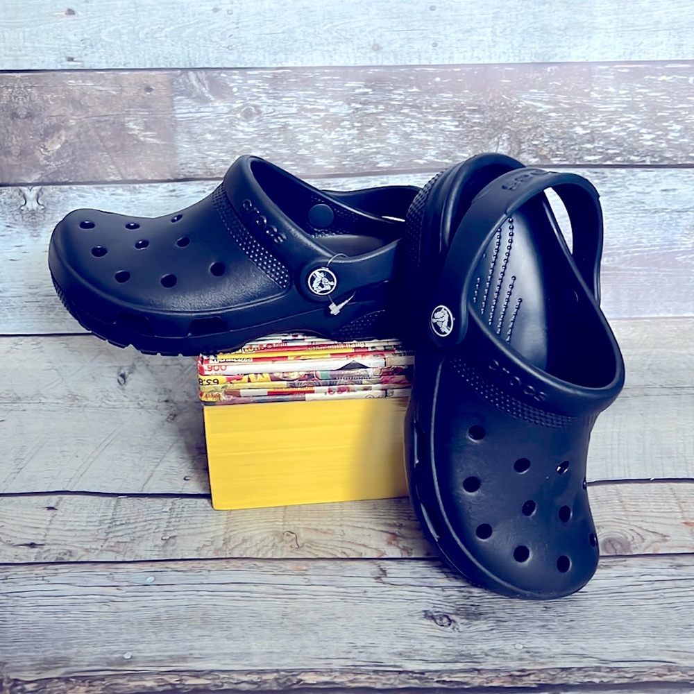 Crocs Coast Clog size J 2